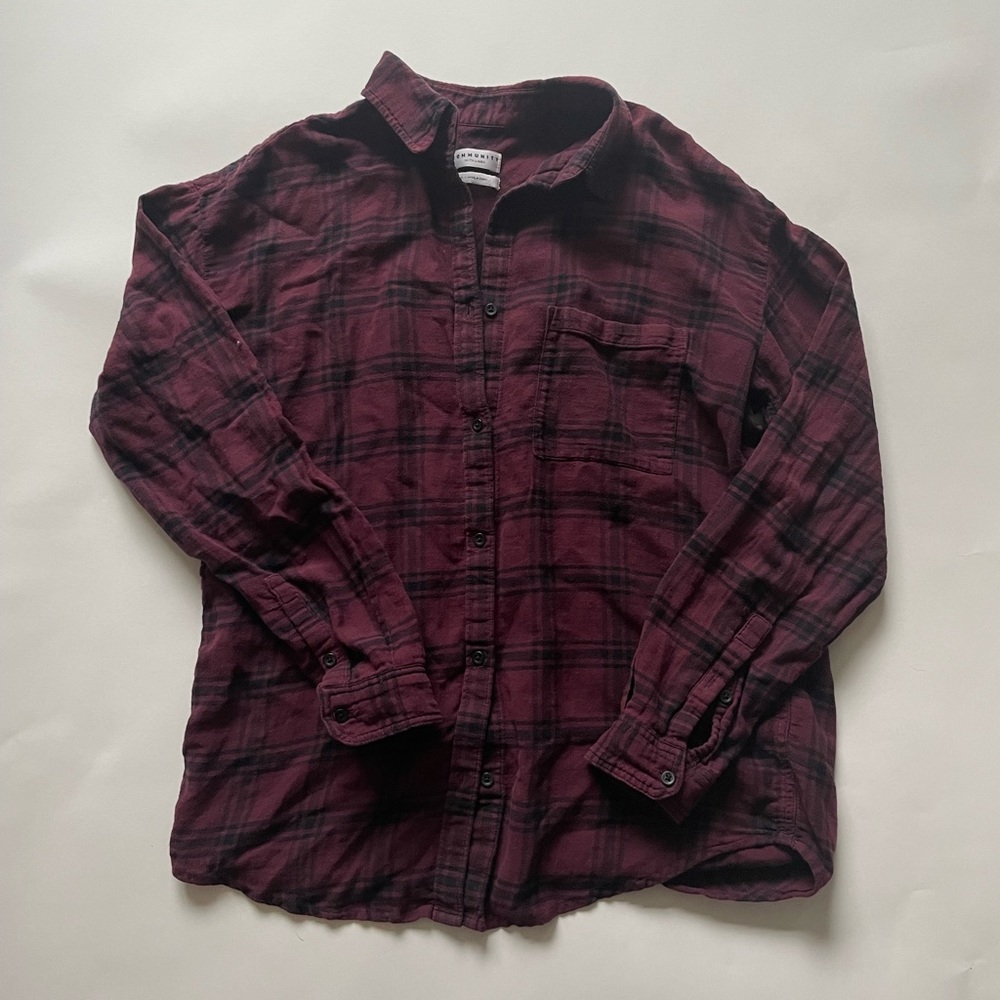 Aritzia Community button up linen plaid shirt in size small.
